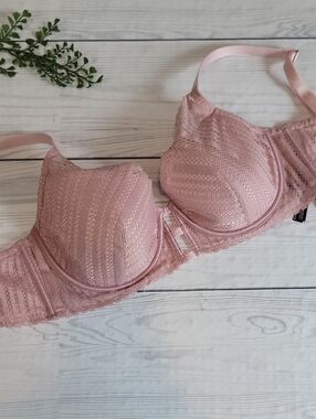 Victoria's Secret Lace Underwire Bra in Rose Pink Womens Size 38D
